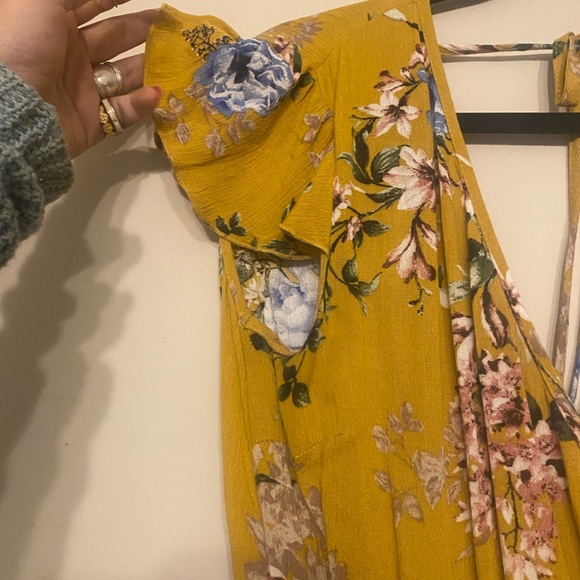 Yellow floral Maxi dress - Picture 2 of 3